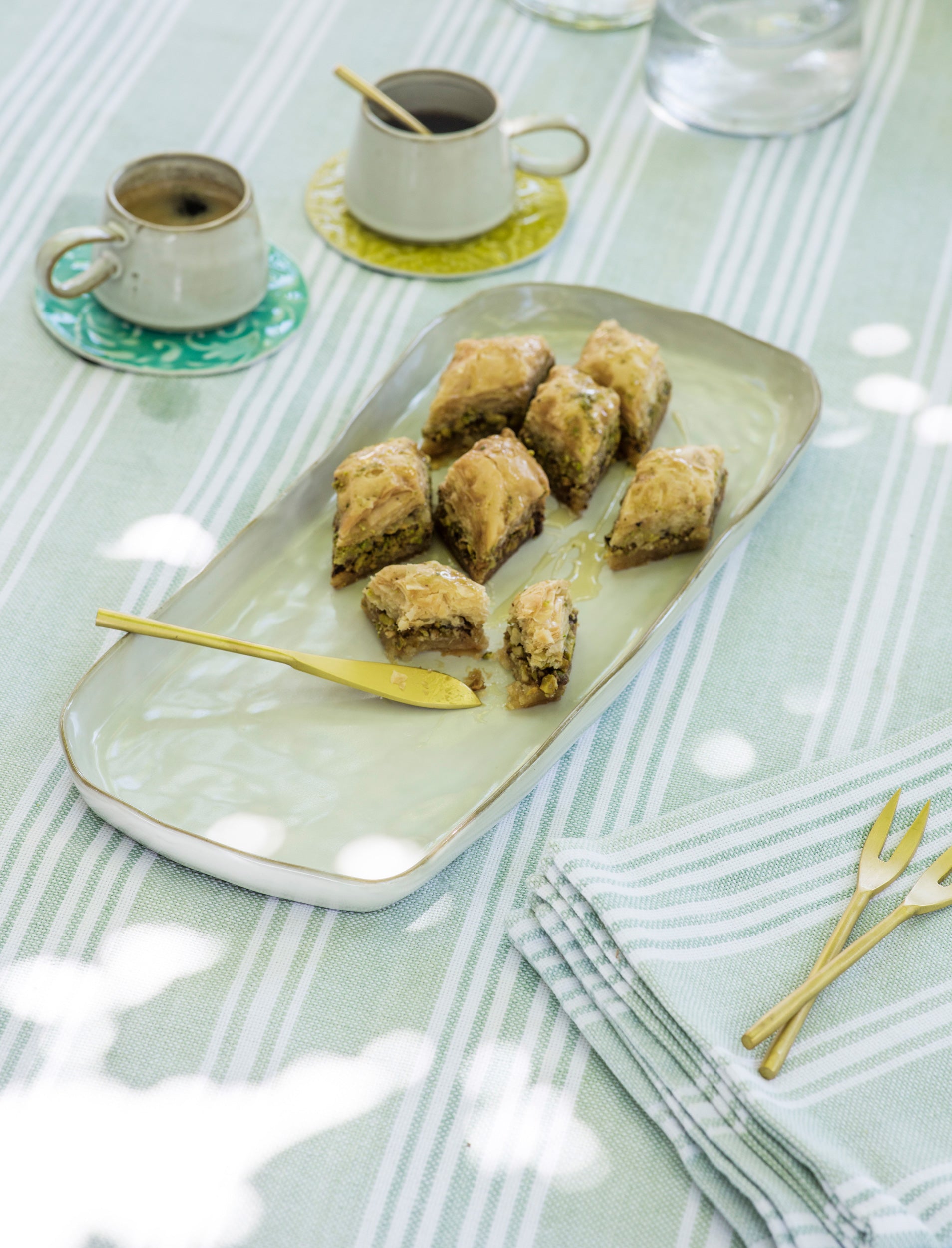 Ithaca Serving Plate - White