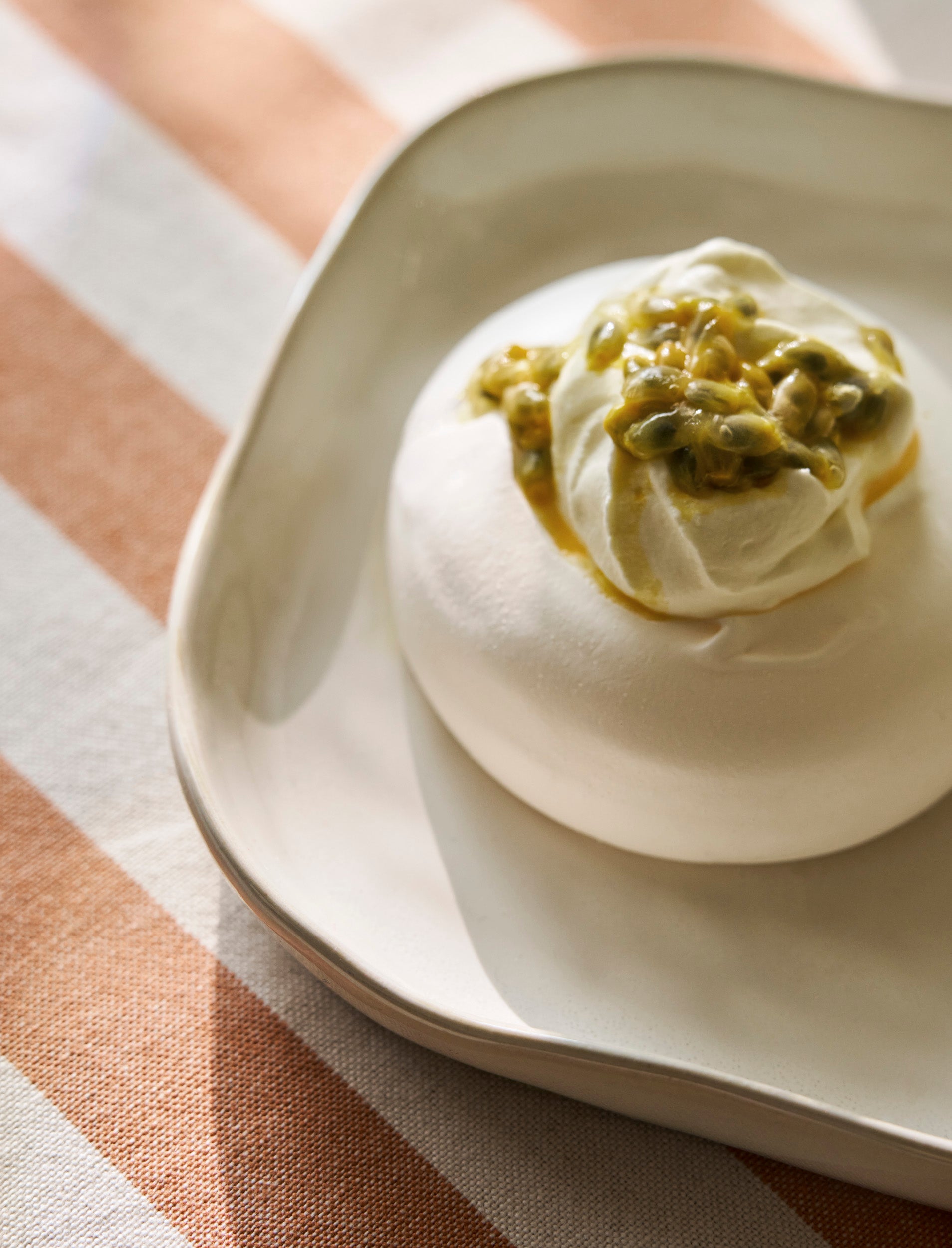 Ithaca Serving Plate - White